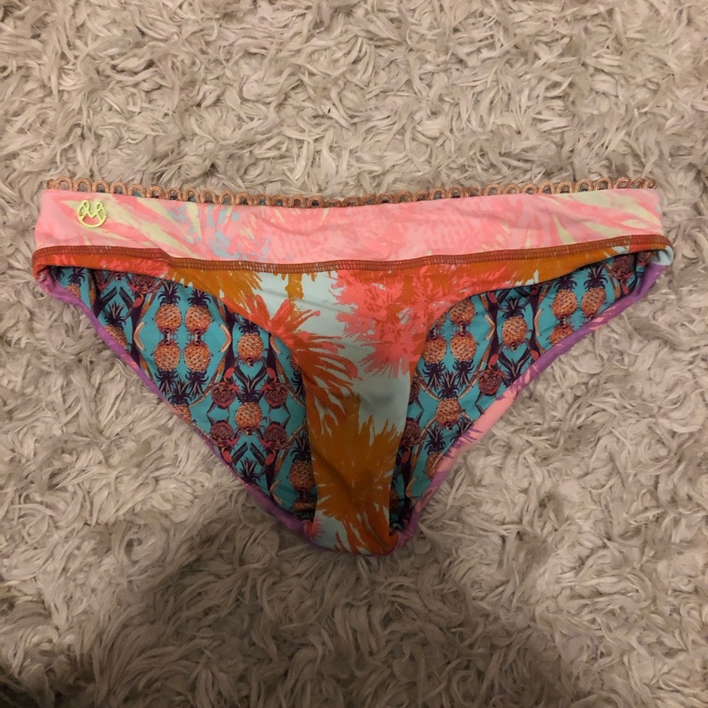 Reversible bikini bottoms
